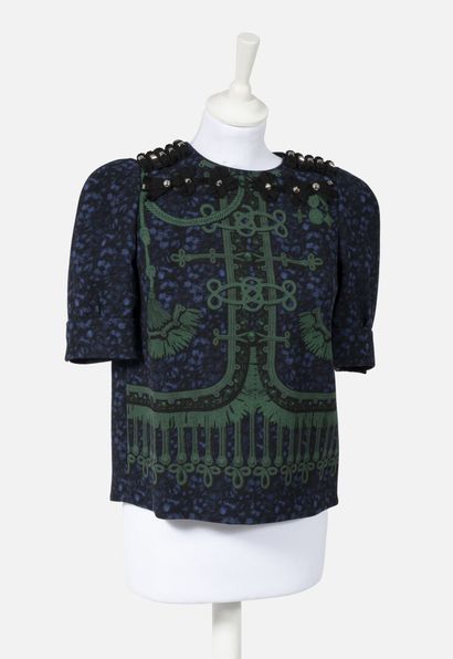 LOUIS VUITTON Printed wool top with trimmings

In shades of green, blue and black,...