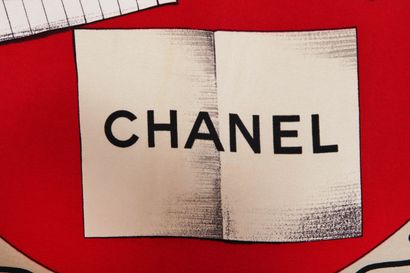 CHANEL Large châle en soie, probablement 1990s,



signed, with Coco and Chanel emblems,...