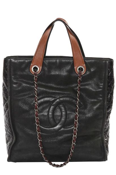 CHANEL Sac cabas en cuir,, 2011

signed, with serial sticker, top-stiched double...