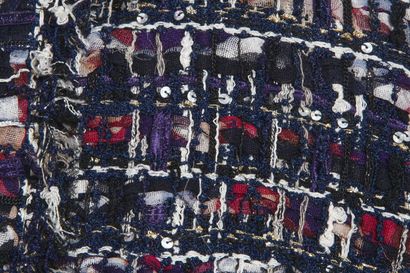 CHANEL Veste en tweed fantaisie bleu et violet, 2013-14,

labelled, size 46, woven...