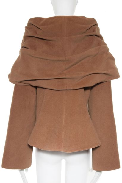CLAUDE MONTANA Veste en laine camel, Autome-Hiver 1989-90, 

labeleld, with exaggerated...
