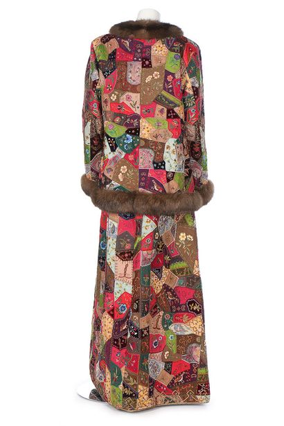 OSCAR DE LA RENTA Oscar de la Renta evening dress in velvet and patchwork, 1990's



labelled,...