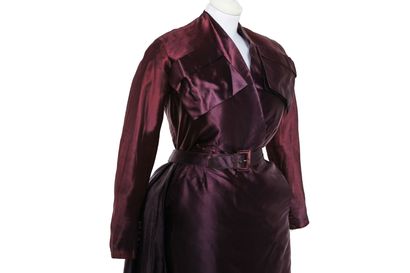CHRISTIAN DIOR HAUTE COUTURE Rare robe du soir en satin, Printemps-Ete 1949

labelled...