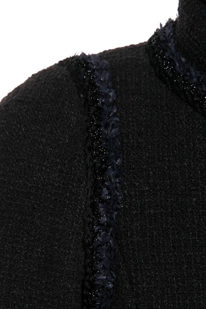 CHANEL Manteau en laine bouclée noire, collection Croisière 2013

labelled, size...