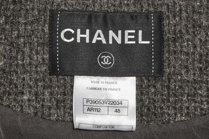 CHANEL Grey cashmere and wool cardigan, modern

labeled, size 48, concealed hook-eye...