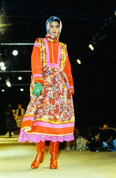 KENZO Robe en laine à décor floral, Automne Hiver 1982-83

labelled, the bodice,...