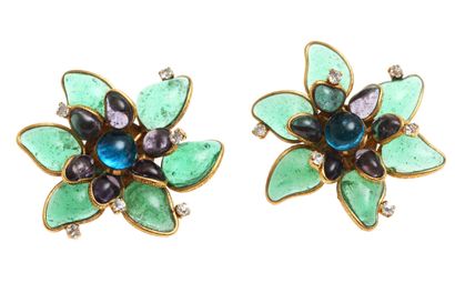 CHANEL Pair of floral glass paste earrings by Chanel by Gripoix, 1989



signed,...