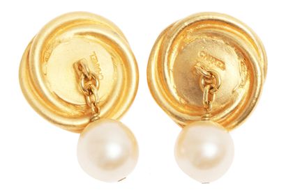 CHANEL Pair of cufflinks, circa 1990,

signed, with 'pearls' in painted gold twisted...