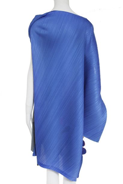 ISSEY MIYAKE BY IKKO TANAKA Robe, 2016,

labelled, of pleated polyester, printed...
