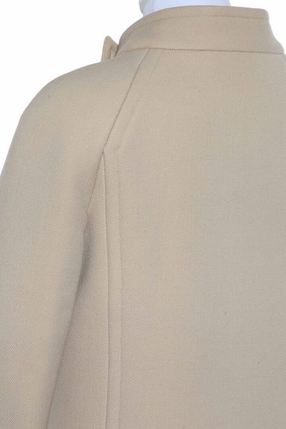UNGARO Manteau-Robe Couture en laine crème, Automne-Hiver 1965-66, 

labelled, double-breasted...