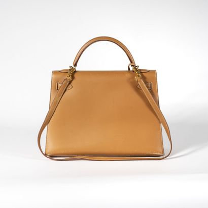 HERMES Sac Kelly Sellier 32, 2000,

signed, blind stamp D, in tan box calf leather...