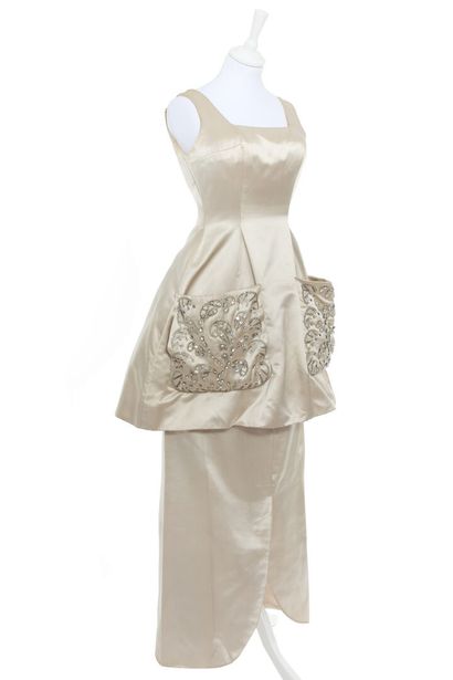 MINGOLINI GUGENHEIM Evening ensemble, early 1950s,



labeled, comprising trapeze-cut...