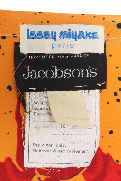 ISSEY MIYAKE Ensemble trois pièces en soie imprimée, 1976

blue on white label, additional...