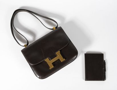 HERMES Sac Constance 23, 1974,

signed, blind stamp D, in dark brown box calf leather,...