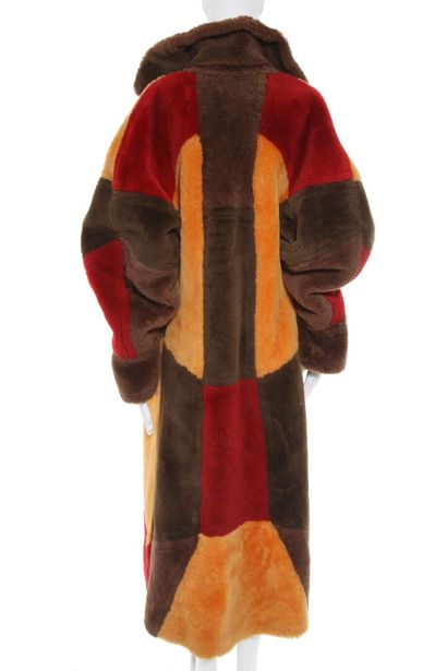 CHRISTIAN LACROIX Manteau patchwork en peau lainée,, circa 1990,



un-labelled,...