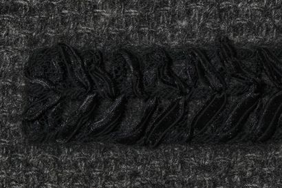 CHANEL Cardigan en cachemire et laine gris, moderne

labelled, size 48, concealed...