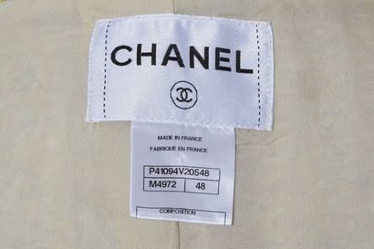 CHANEL Veste en tweed fantaisie, Printemps-Eté 2011

labelled, size 48, woven with...