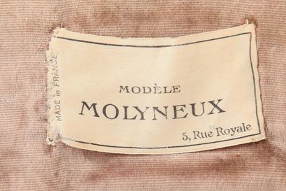 MOLYNEUX Rare evening coat, circa 1925



labeled, finely worked with large-scale...