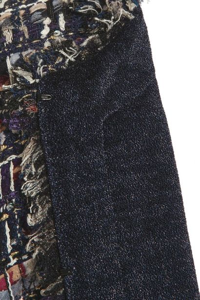 CHANEL Veste en tweed fantaisie bleu et violet, 2013-14,

labelled, size 46, woven...