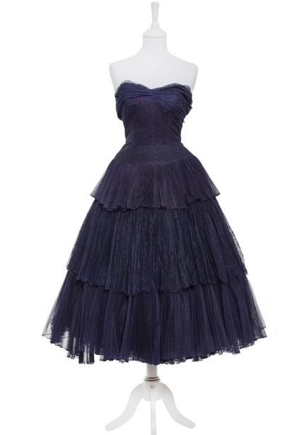 PIERRE BALMAIN HAUTE COUTURE Robe de cocktail en dentelle bleue Pierre Balmain couture,...