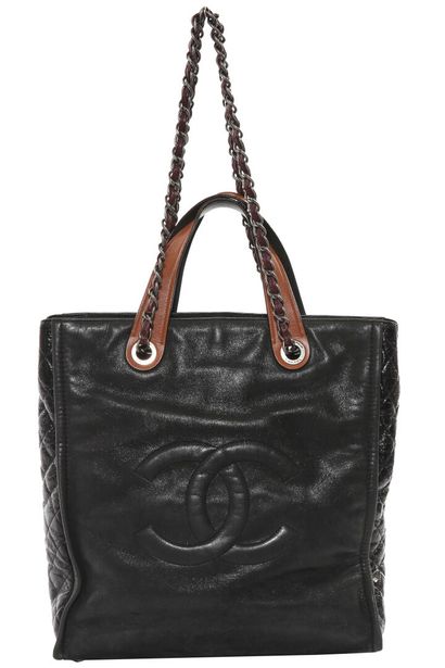 CHANEL Leather tote bag,, 2011

signed, with serial sticker, top-stiched double 'C'...
