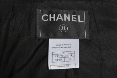 CHANEL Manteau, collection Croisière 2007-08,

labelled, size 38, with 'Coco Line'...