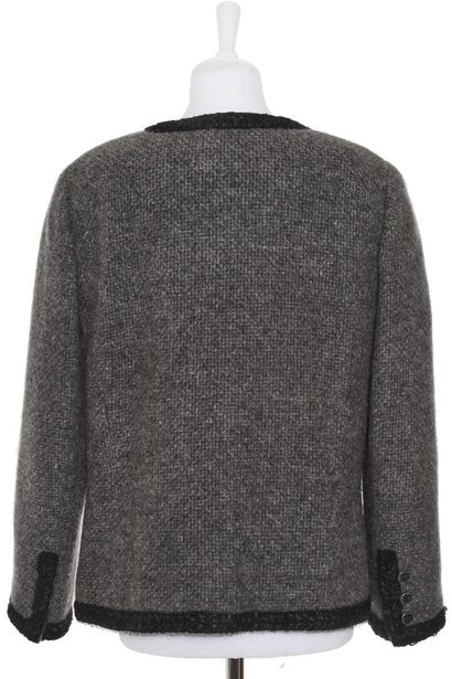CHANEL Cardigan en cachemire et laine gris, moderne

labelled, size 48, concealed...