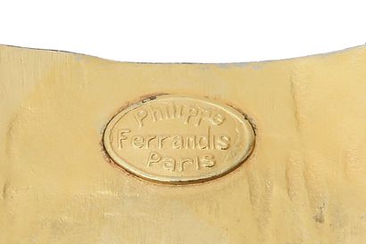PHILIPPE FERRANDIS Collier en métal doré martelé,1990s,



signed, with central amber-coloured...