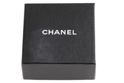 CHANEL Chanel camellia brooch, modern



signed, in silvered metal inset with rhinestones...