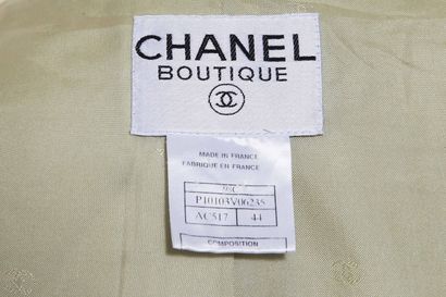 CHANEL Veste crème, collection croisière 1998



labelled, size 44, bust 96cm, 38in



A...