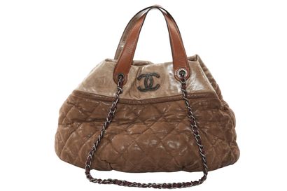 CHANEL Sac en cuir marron clair matelassé, 2010-11,

signed, with serial sticker,...