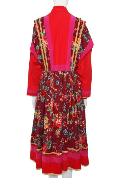 KENZO Robe en laine à décor floral, Automne Hiver 1982-83

labelled, the bodice,...