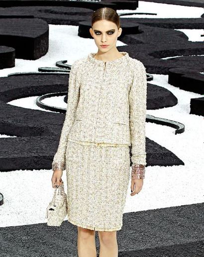 CHANEL Fancy tweed jacket, Spring-Summer 2011

labeled, size 48, woven with pale...