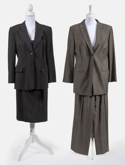 CERRUTI 1881 Tailleur pantalon et jupe en laine et mohair gris à petits carreaux
Taille...