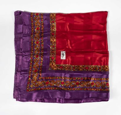 YVES SAINT LAURENT Grand foulard en soie de couleur rouge et violet

Très bon ét...