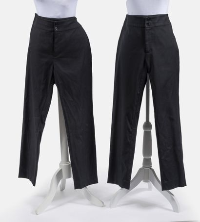 RALPH LAUREN Four cotton pants, two black and two white
Size 40

Good condition
