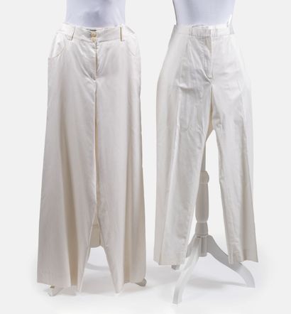 GIORGIO ARMANI - Pantalon large en soie écru, taille 46
- Pantalon en soie beige,...
