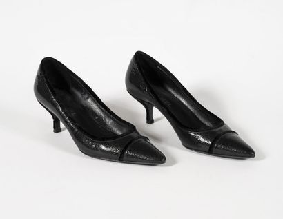 CHANEL Pair of black cracked leather pumps with small black velvet covered stilettos
Size...