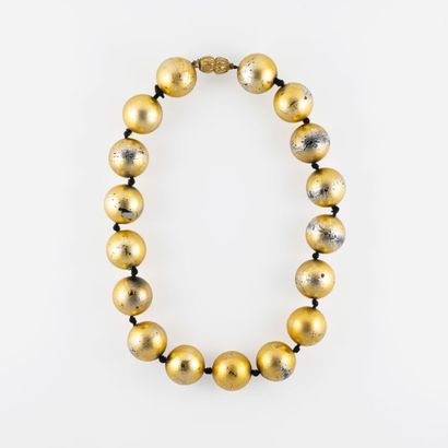 Necklace with big golden balls, small lacks...
