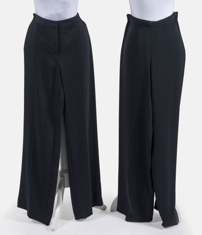 GIORGIO ARMANI Trois pantalons large noirs
Taille 48 et 50
On joint un pantalon large...