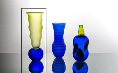 Gunnel SAHLIN (née en 1954) pour KOSTA BODA High reversible vase, Jazz model
Circa...