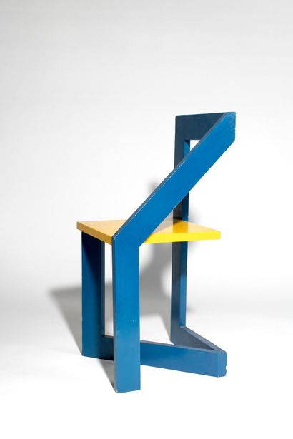 Dans le goût de Gerrit RIETVELD A chair 
In yellow and blue painted wood
80 x 37...