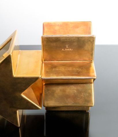 Ettore SOTTSASS (1917 - 2007) Pair of vases, Hsing model 
1972
Star-shaped, in gold-glazed...