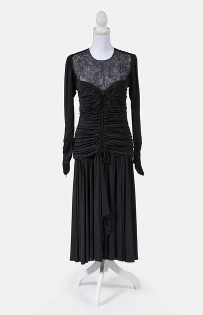 NINA RICCI Whalebone evening dress in jersey crepe and black lace, zipper closure...