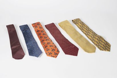 HERMES Lot de six cravates en soie

Bon état