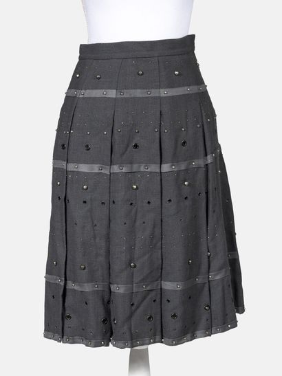PRADA Grey canvas skirt with ribbon applications and silver metal rivets
Size 38

Good...