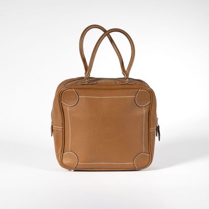 HERMES Omnibus bag 24 cm, 2006
Camel leather

This lot is subject to additional charges...