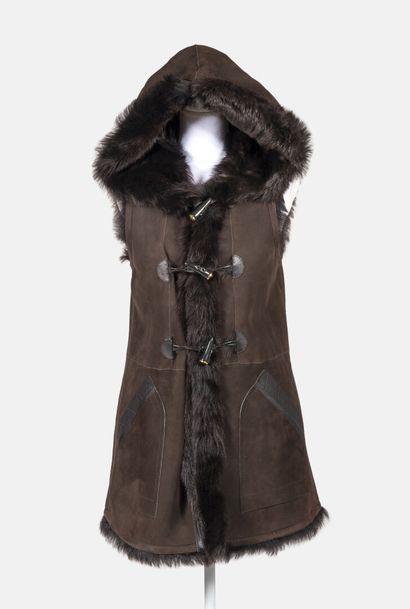 LOUIS VUITTON Sleeveless reversible vest in chocolate lambskin, with large pockets...