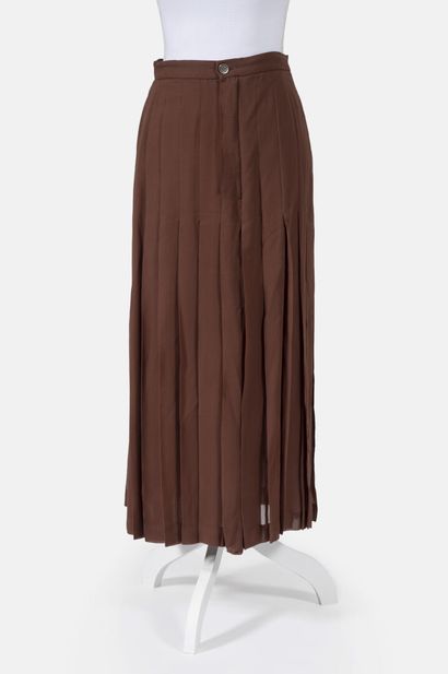 HERMES Mid-length pleated skirt in ice brown silk chiffon
Size 40

Very good con...