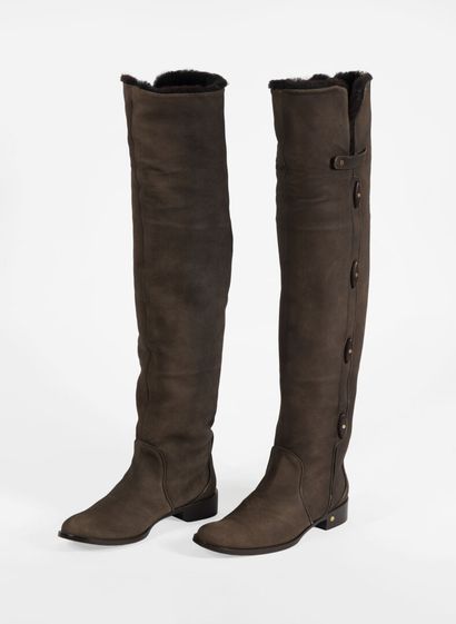 CELINE Pair of brown suede thigh-high boots, logoed, size 39.5

Good condition